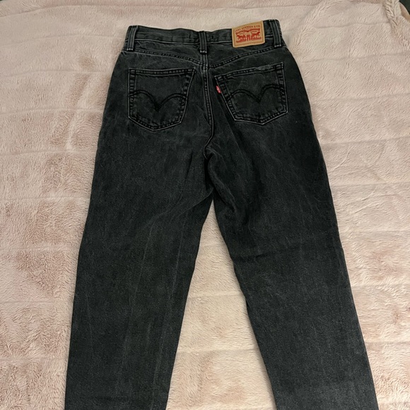 LEVI’S High Waisted Mom Jeans Black Distressed Size 26 - Picture 11 of 16